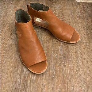 COPY - Ellen DeGeneres sandals 7.5